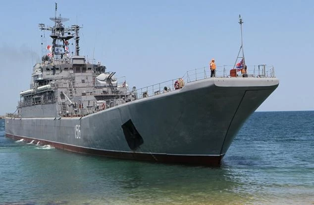 Περίεργο περιστατικό: Ρωσικό πολεμικό πλοίο συγκρούστηκε με εμπορικό στο Αιγαίο